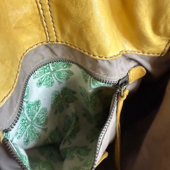 Lucky Brand 🍀 Yellow Leather Front Pockets Zipper Closure Shoulder Bag - Picture 6 of 11